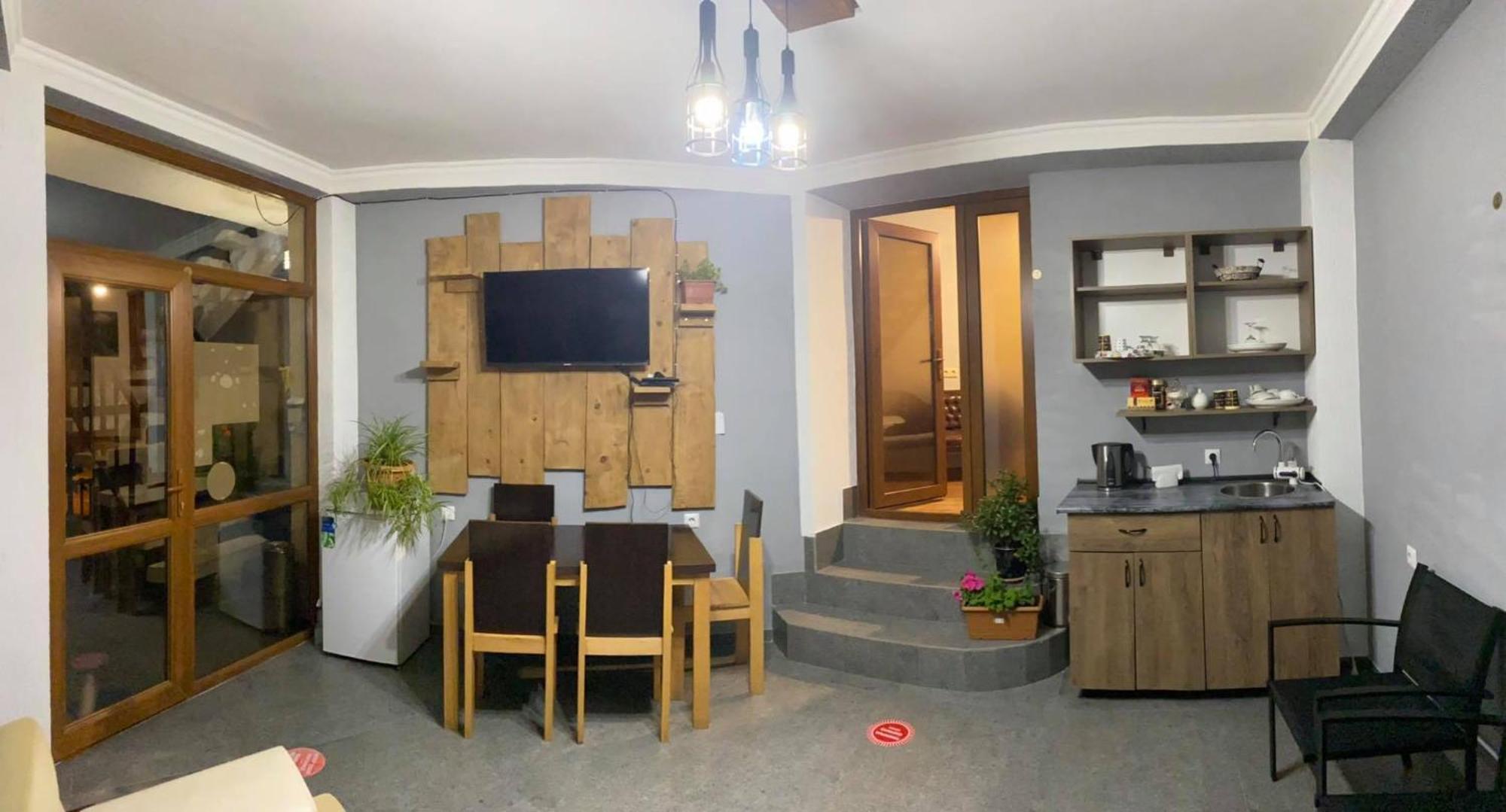 Guest House Nikala เมสเตีย ภายนอก รูปภาพ
