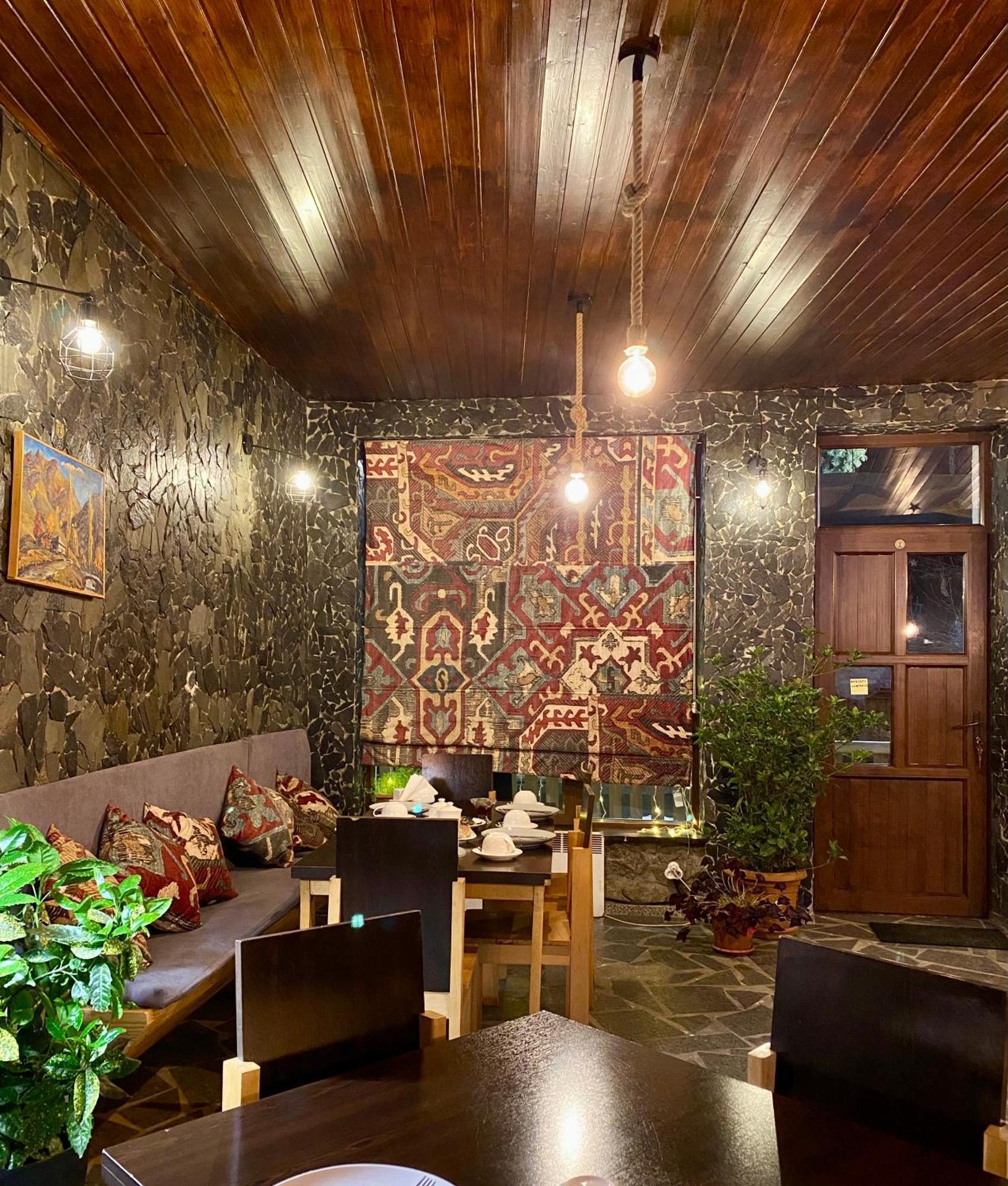 Guest House Nikala เมสเตีย ภายนอก รูปภาพ
