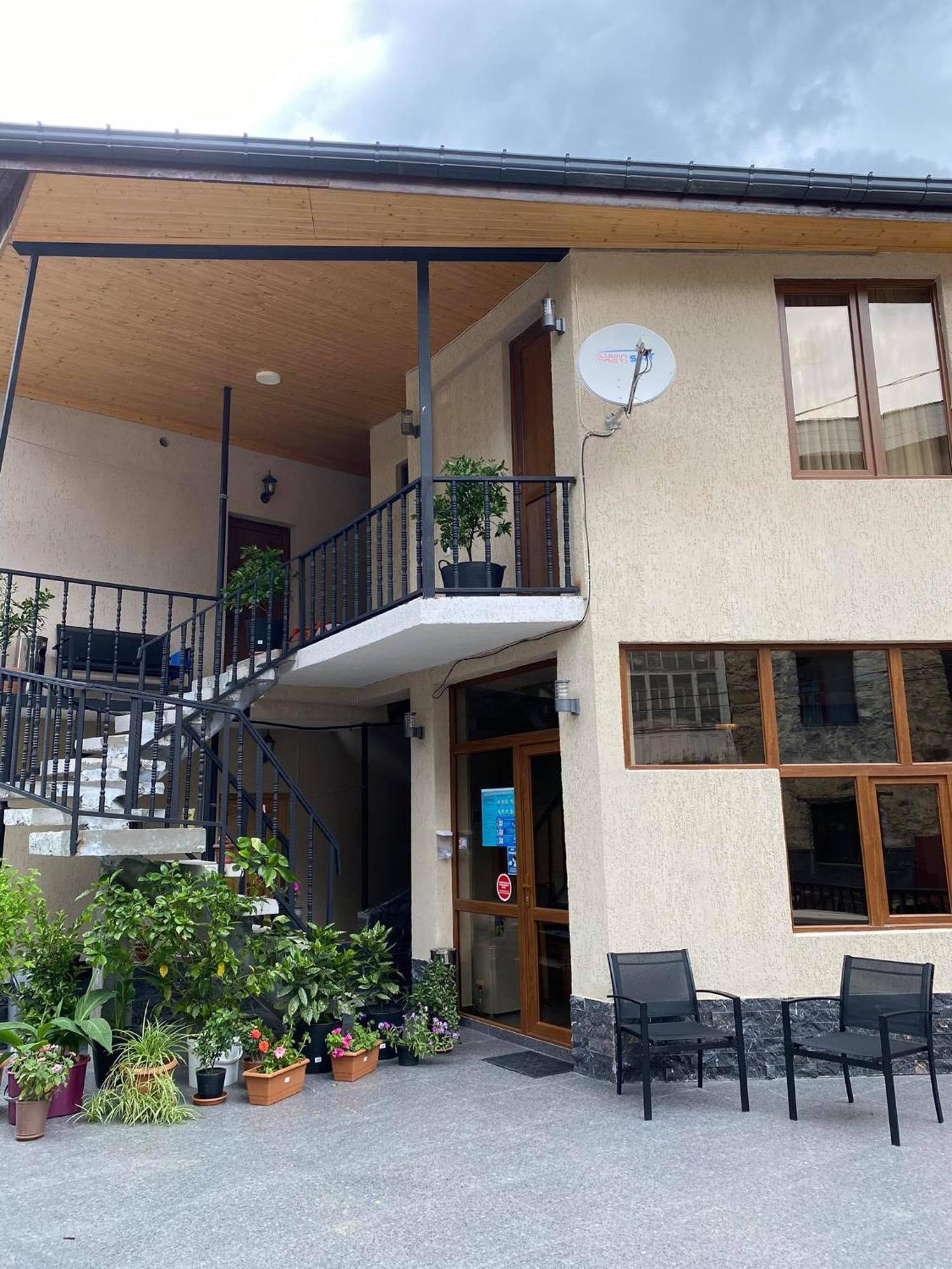 Guest House Nikala เมสเตีย ภายนอก รูปภาพ