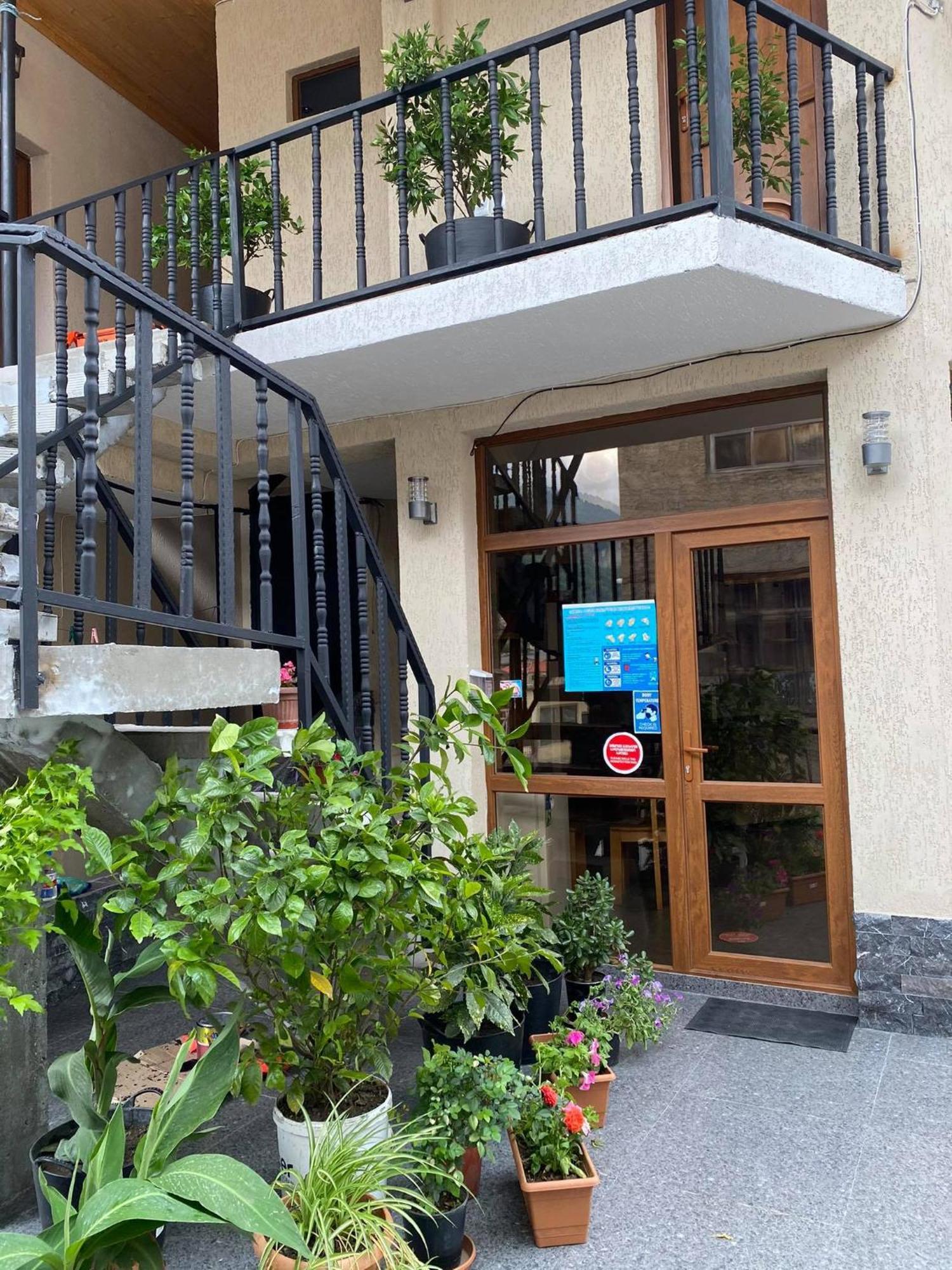Guest House Nikala เมสเตีย ภายนอก รูปภาพ