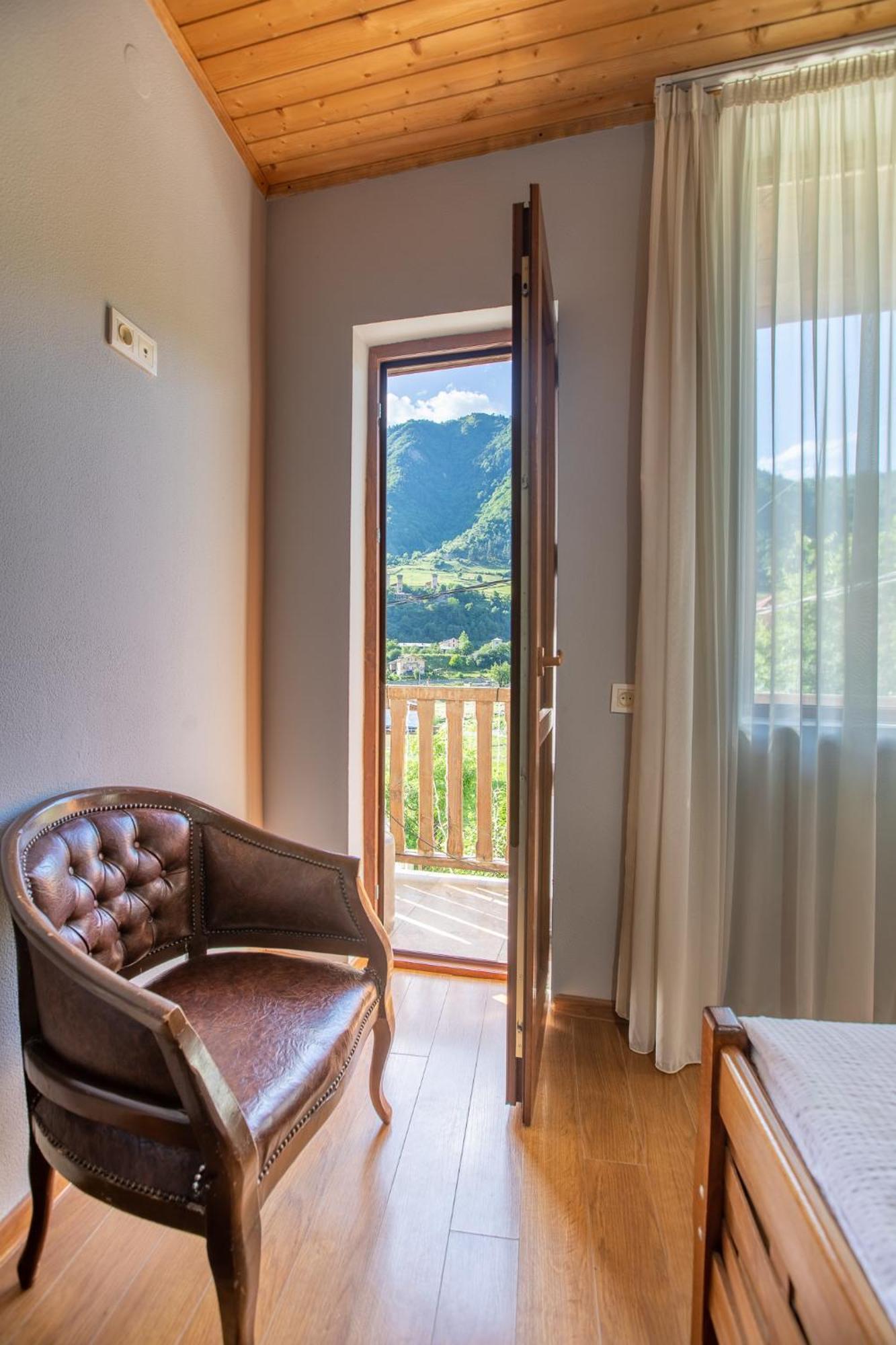 Guest House Nikala เมสเตีย ภายนอก รูปภาพ