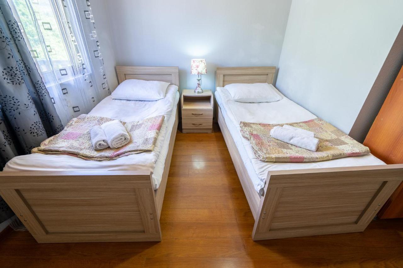 Guest House Nikala เมสเตีย ภายนอก รูปภาพ